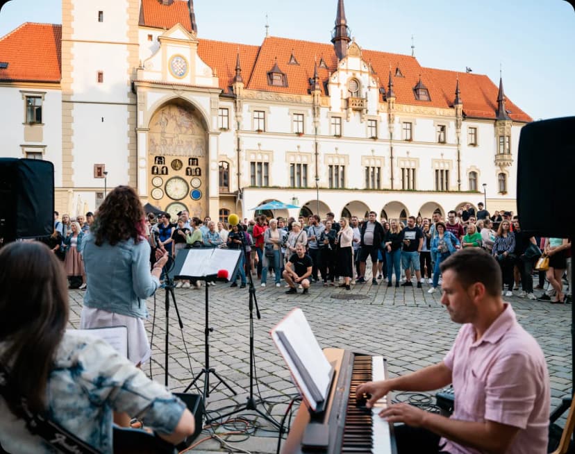 Olomouc žije logo